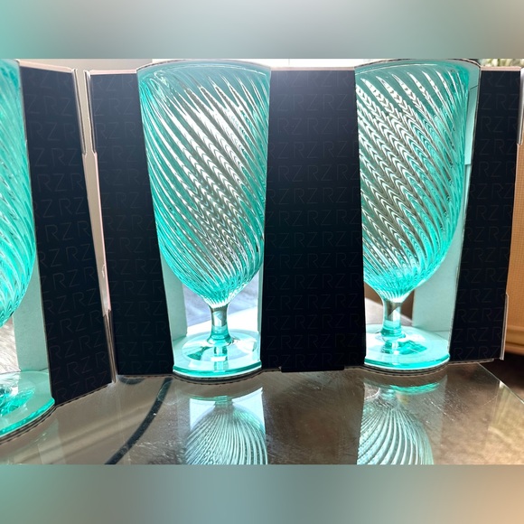 Rachel Zoe 4 Pc Teal Acrylic Wine Glasses Footed NEW - Picture 4 of 9